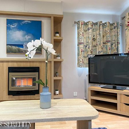 Lovely Holiday Home At Lyons Caravan Park! 프레스타틴 외부 사진