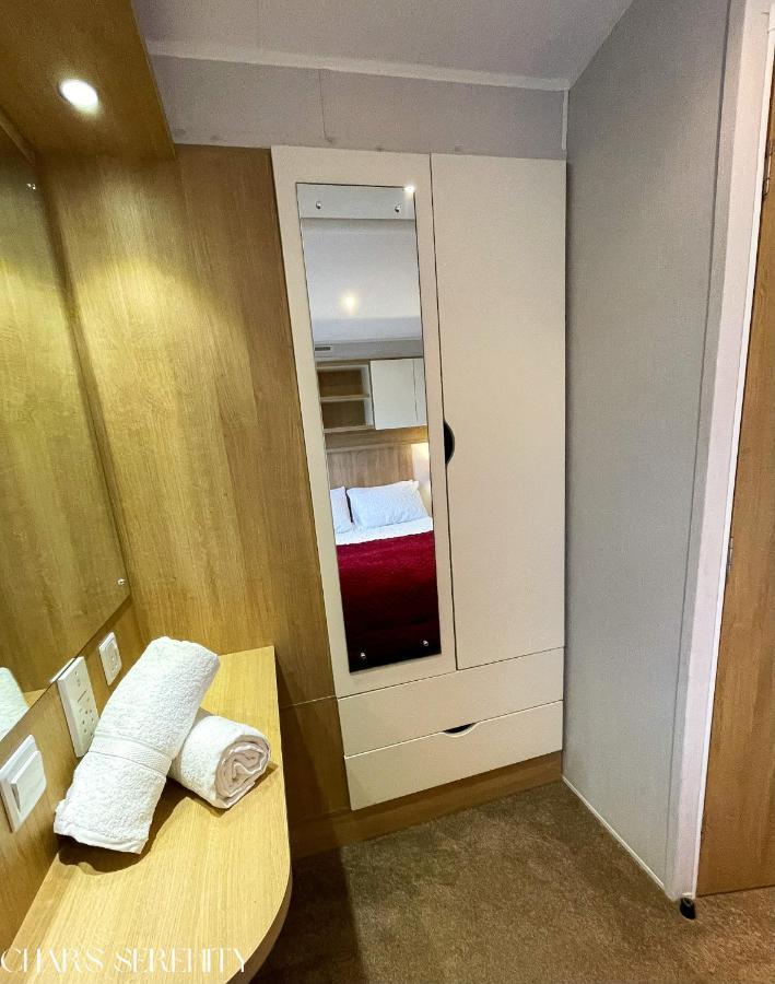Lovely Holiday Home At Lyons Caravan Park! 프레스타틴 외부 사진