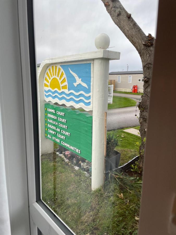 Lovely Holiday Home At Lyons Caravan Park! 프레스타틴 외부 사진