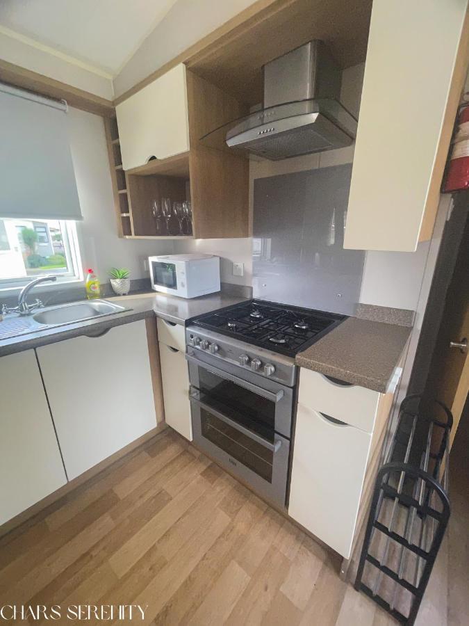 Lovely Holiday Home At Lyons Caravan Park! 프레스타틴 외부 사진